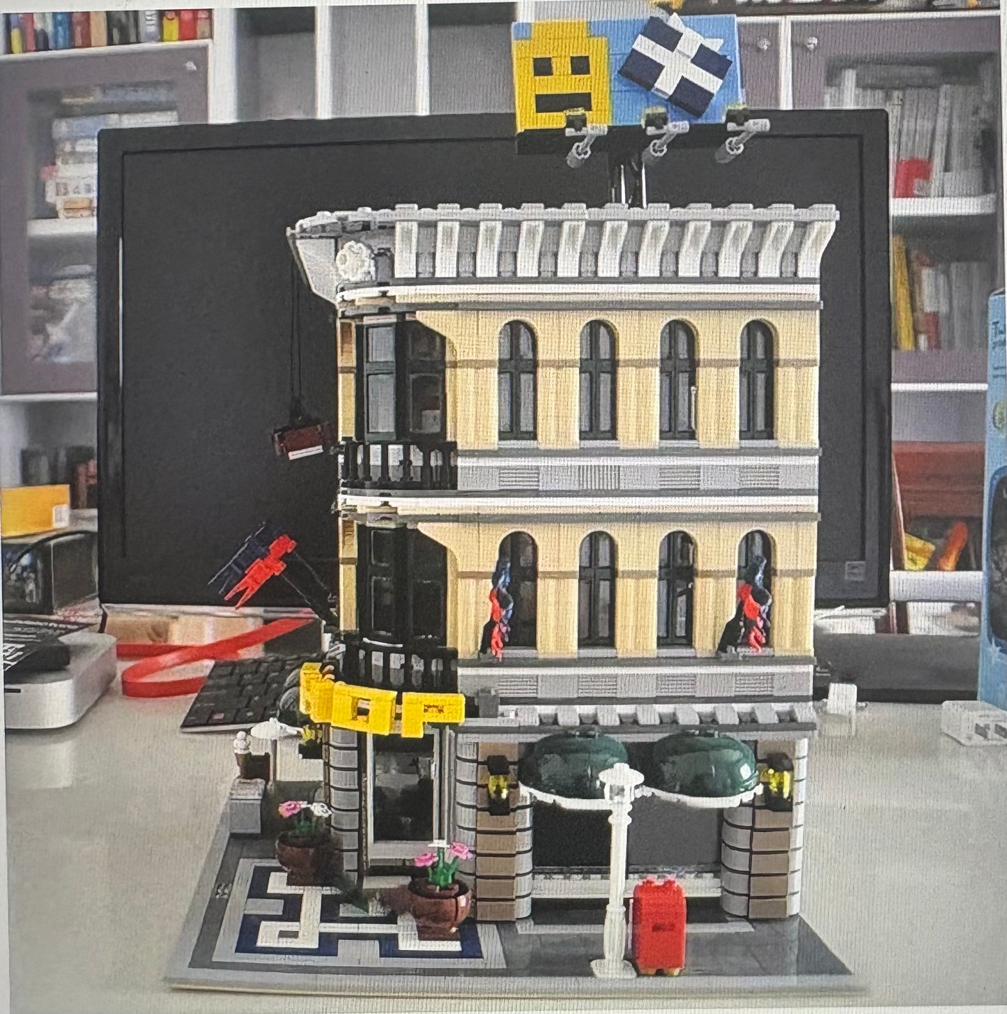 Corner Shop Building Set